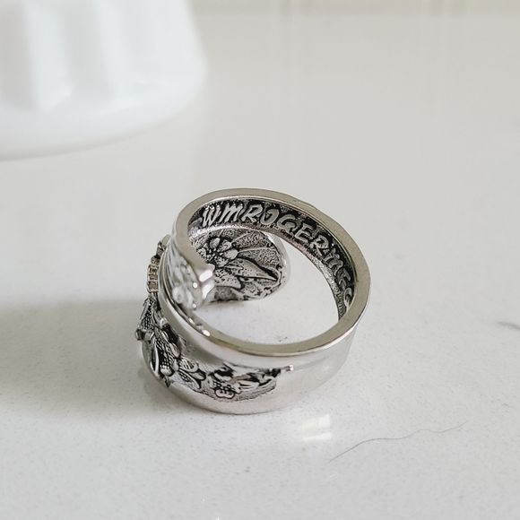 Rogers Jubilee Wrap Around Spoon Ring - Picture 4 of 5